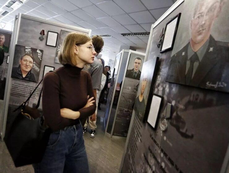 В Калининграде открылась выставка «Они сражались за Родину» с портретами героев СВО