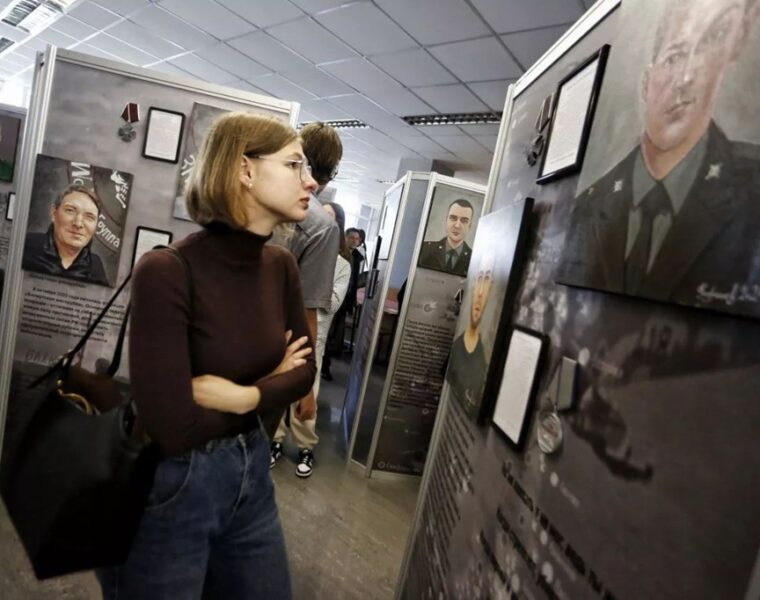 В Калининграде открылась выставка «Они сражались за Родину» с портретами героев СВО