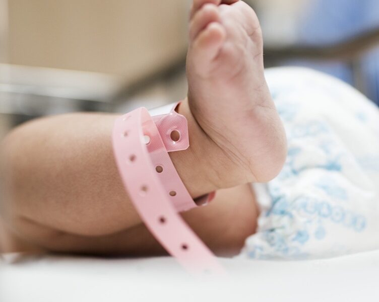 В Калининграде возбуждено уголовное дело после смерти новорожденного в роддоме