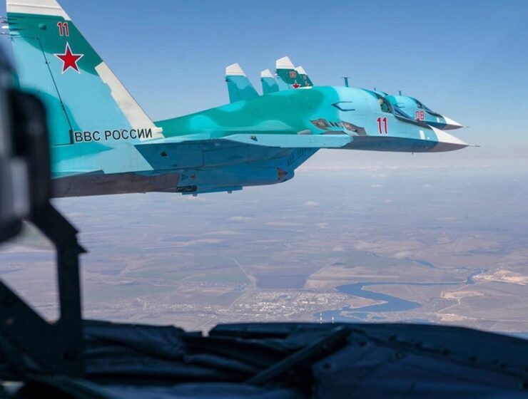 Российские истребители Су-30 провели плановые учения в небе над Калининградской областью