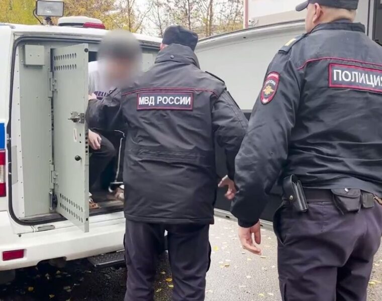 Калининградца оштрафовали за выход на поле во время футбольного матча