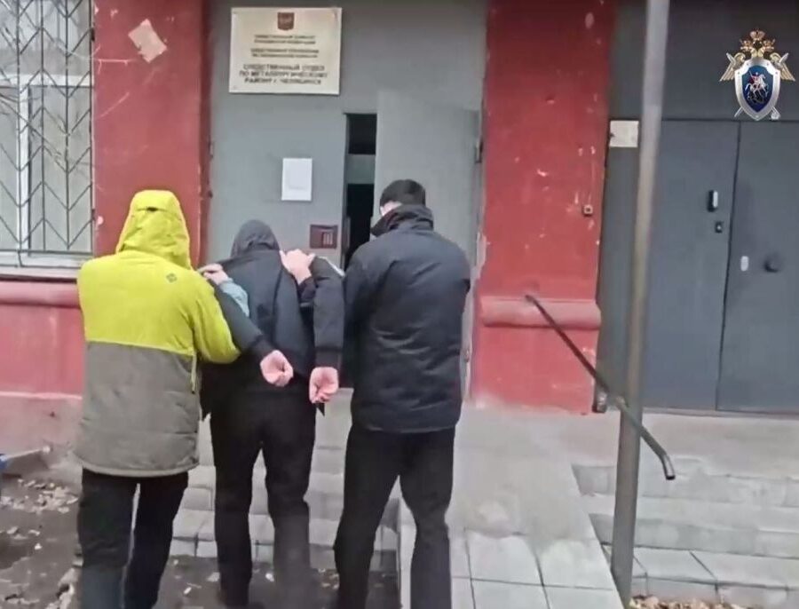 В Челябинске мужчина напал с мачете на бывшую жену при ребенке