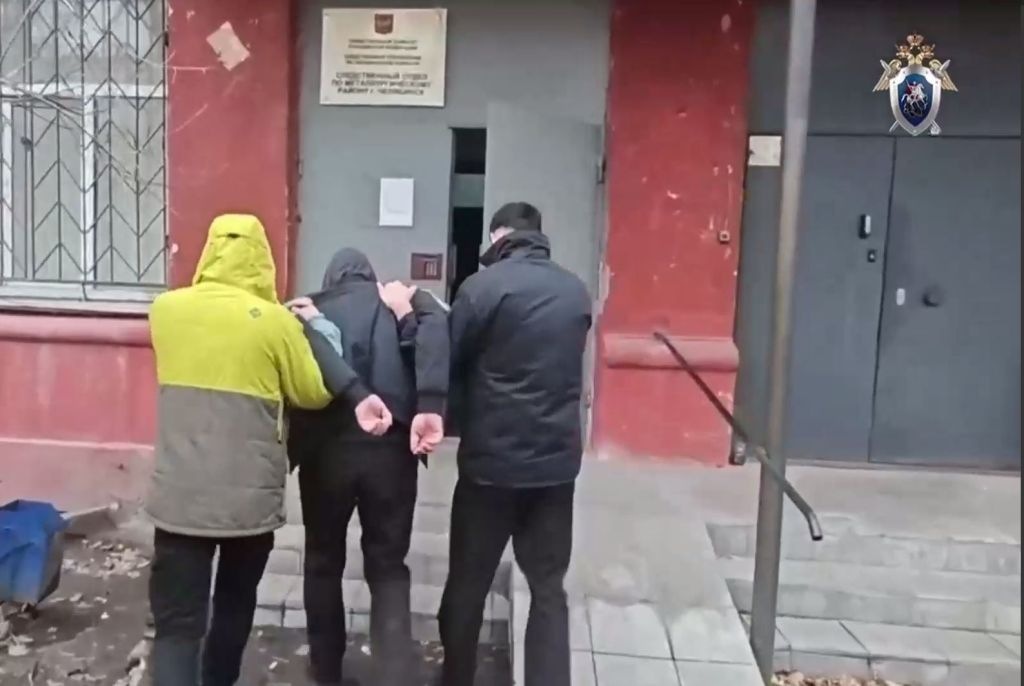 В Челябинске мужчина напал с мачете на бывшую жену при ребенке В Челябинске мужчина напал с мачете на бывшую жену при ребенке