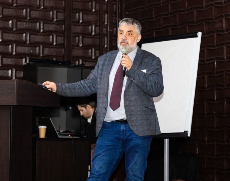 Куршская коса под угрозой: учёные и экологи обсудили риски застройки Рыбачьего