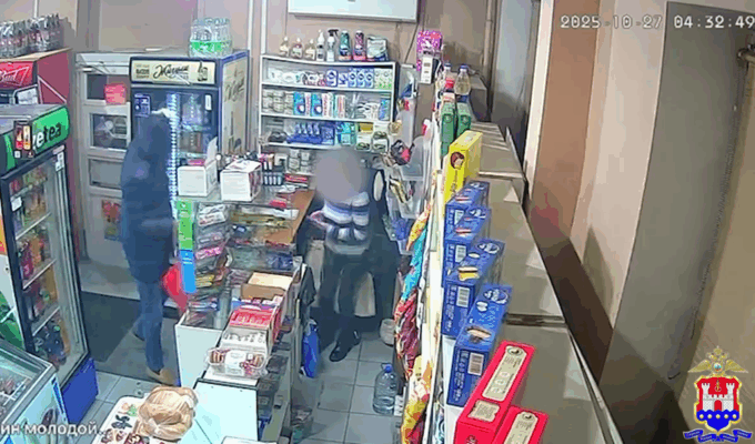 Грабитель с ножом не справился с продавщицей в Калининграде (видео)