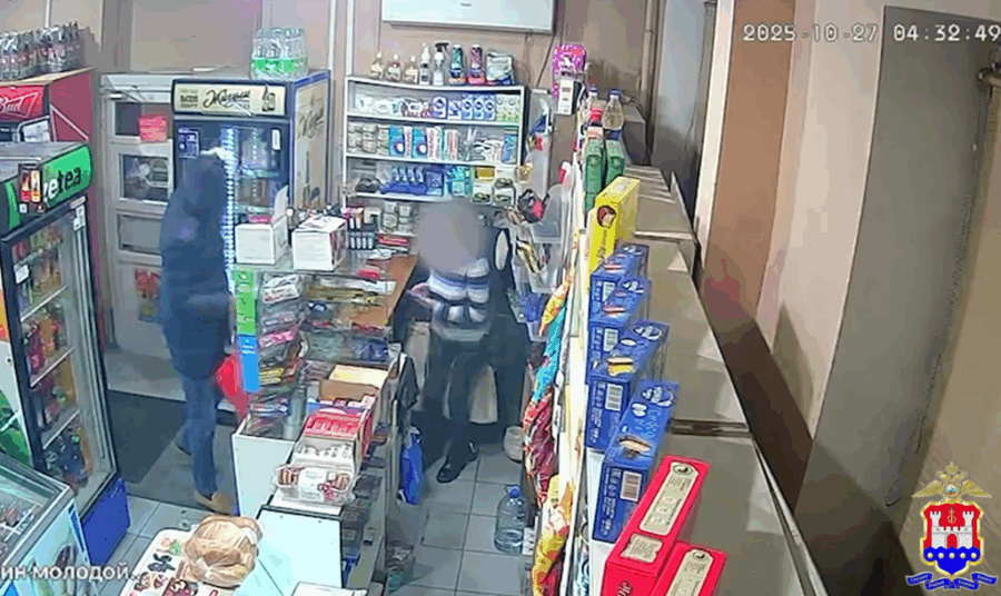 Грабитель с ножом не справился с продавщицей в Калининграде (видео)