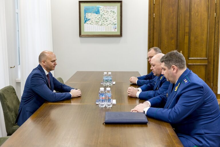 Новый прокурор Калининградской области познакомился с Беспрозванных