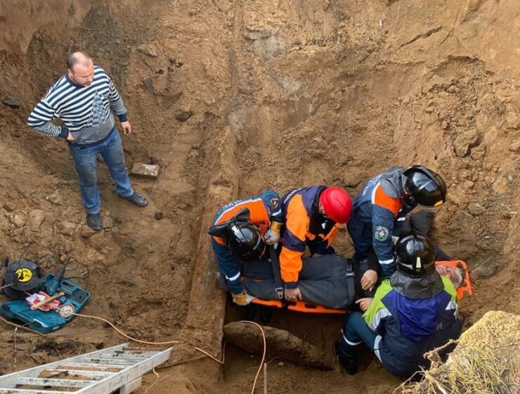 В Калининграде спасли рабочего из четырёхметрового котлована