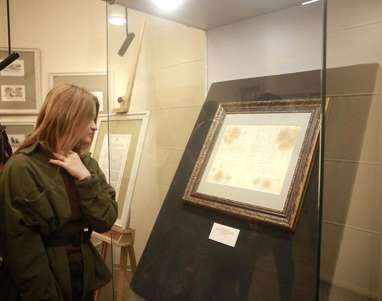 В Калининграде показали рукопись Пушкина с автографом