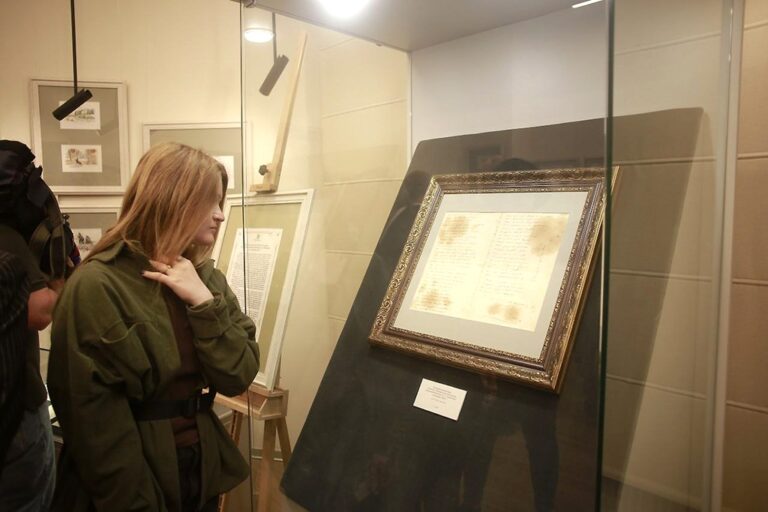 В Калининграде показали рукопись Пушкина с автографом