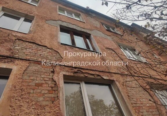 Прокуратура добивается расселения калининградской пенсионерки из аварийного дома