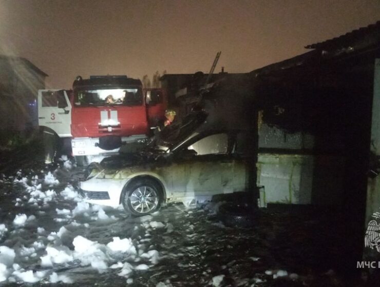 В Калининграде в гараже сгорел автомобиль и пострадал мужчина В Калининграде в гараже сгорел автомобиль и пострадал мужчина
