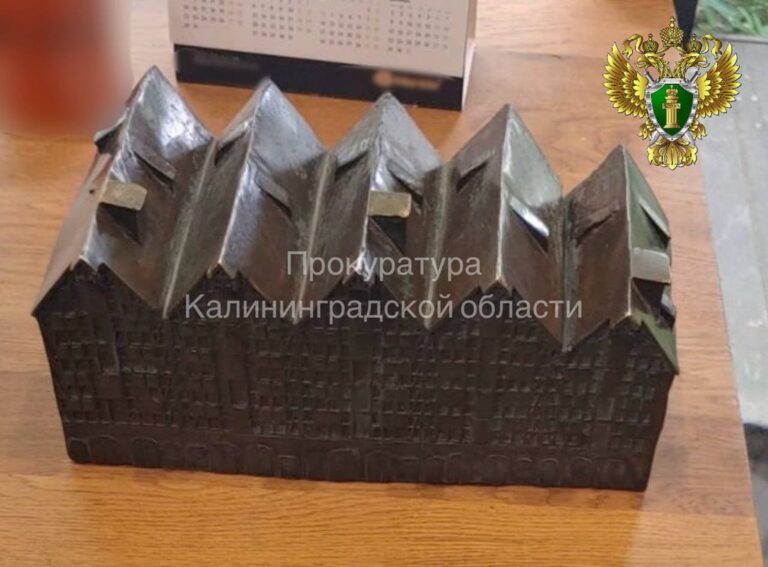 Воры сдали на металлолом фрагмент скульптуры с острова Канта