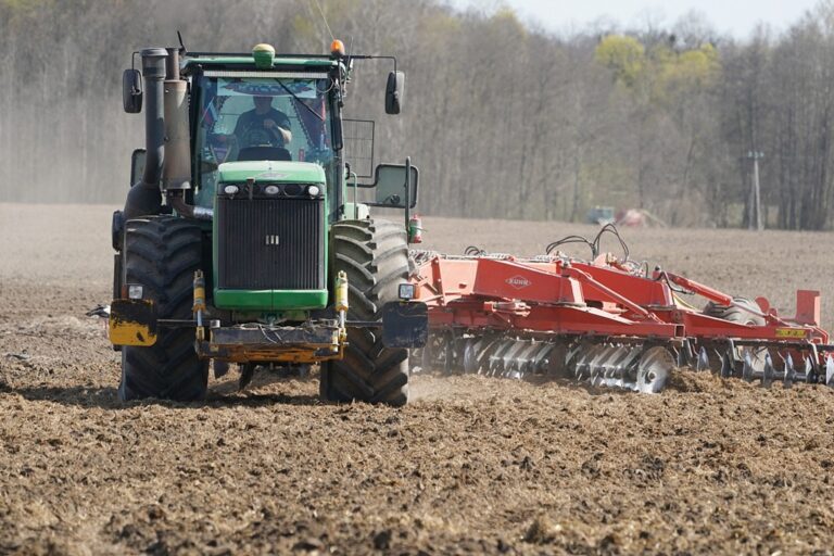 Аграриям Калининградской области увеличат субсидии на технику