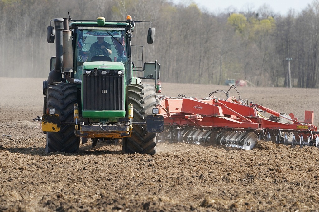 Аграриям Калининградской области увеличат субсидии на технику