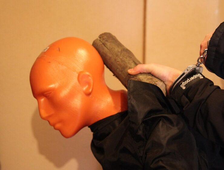 В Советске молодой человек ударил подростка ножкой от табурета