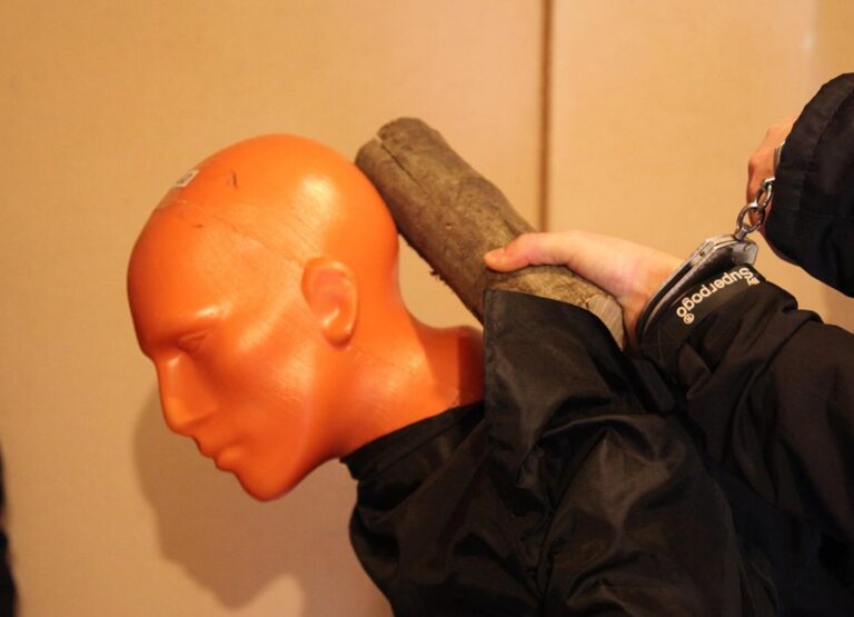 В Советске молодой человек ударил подростка ножкой от табурета