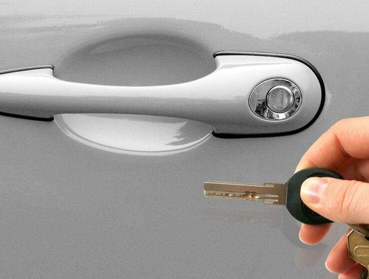 Как вернуть деньги, если взял кредит для друга, а он обманул и продал машину