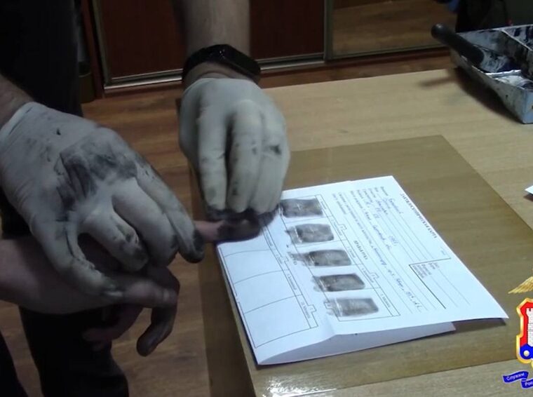 Сантехник-мошенник обокрал пенсионерку на 86000