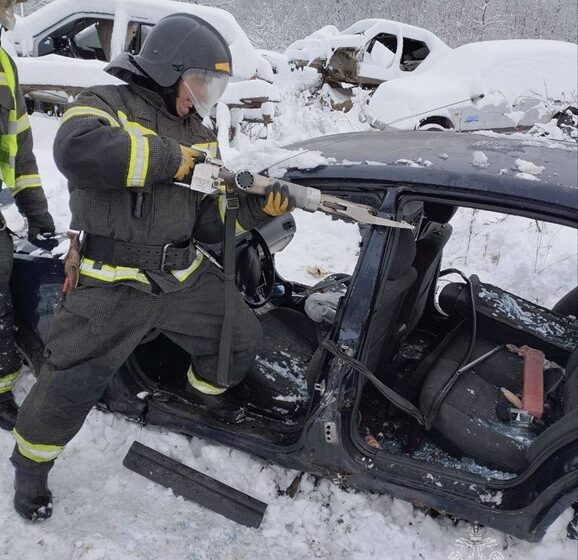 Спасатели Калининграда отработали действия при ДТП в зимних условиях Спасатели Калининграда отработали действия при ДТП в зимних условиях