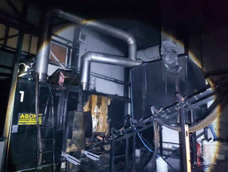 Пожар в сушильном цехе в посёлке Невское потушили спасатели МЧС Пожар в сушильном цехе в посёлке Невское потушили спасатели МЧС