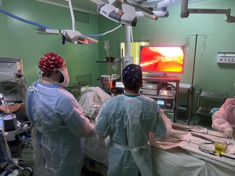 В Калининграде врачи удалили сложную опухоль грудной клетки через проколы