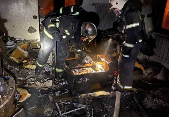 В Калининграде пожарные спасли жильца из горящей квартиры на улице Энгельса