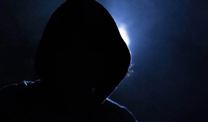 В Калининграде в суд направлено дело о вымогательствах и похищении человека