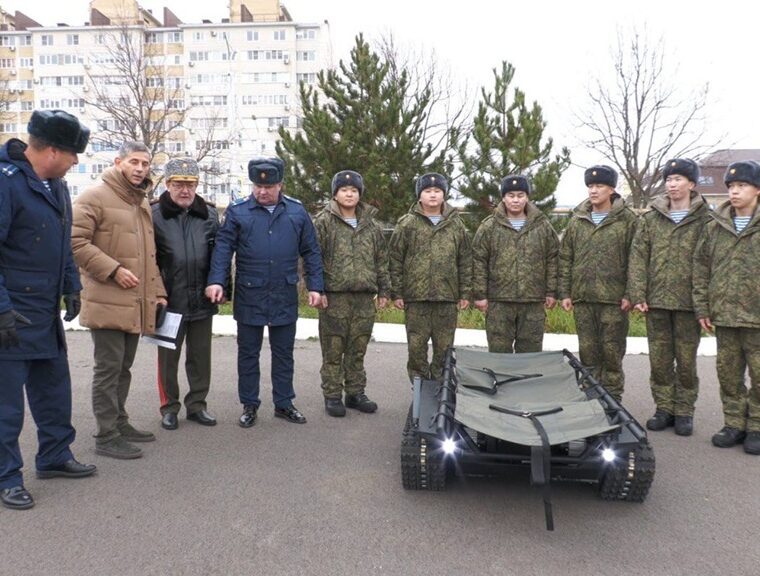 В Ставрополе в часть ВДВ передали радиоуправляемую платформу для эвакуации раненых