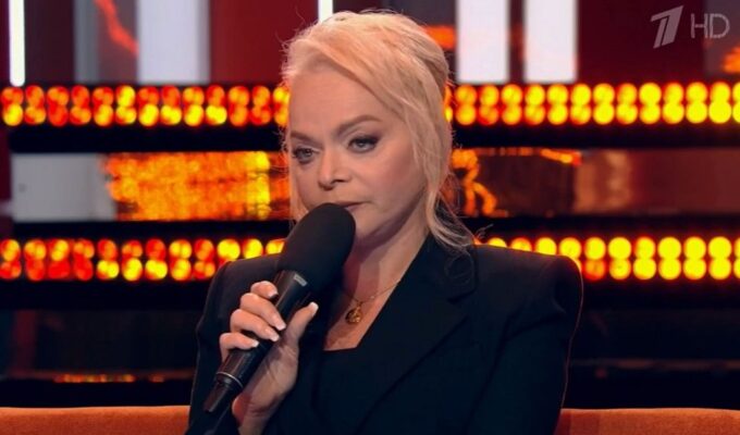 Лариса Долина пообещала вернуть 112 млн покупательнице квартиры