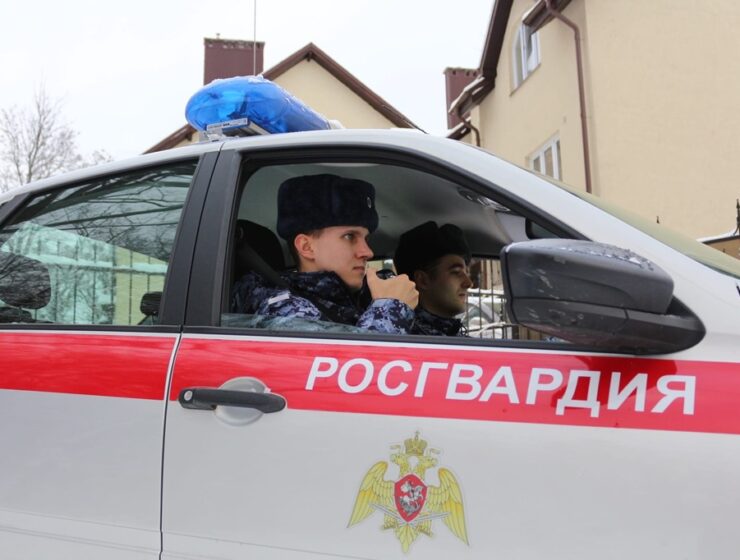 В Балтийске росгвардейцы задержали агрессивного мужчину, ударившего женщину на остановке В Балтийске росгвардейцы задержали агрессивного мужчину, ударившего женщину на остановке