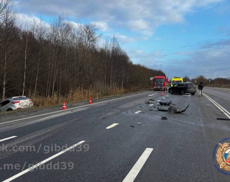 На Северном обходе Калининграда столкнулись два автомобиля