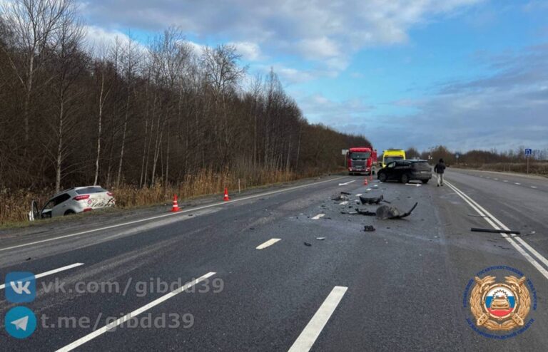 На Северном обходе Калининграда столкнулись два автомобиля