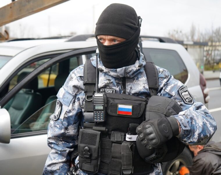 Побег не помог: в Калининграде приставы эвакуировали Land Cruiser должницы после короткой погони