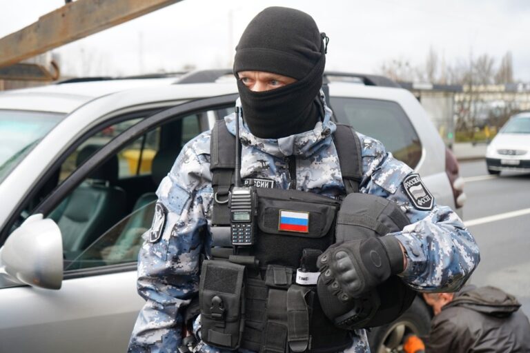 Побег не помог: в Калининграде приставы эвакуировали Land Cruiser должницы после короткой погони