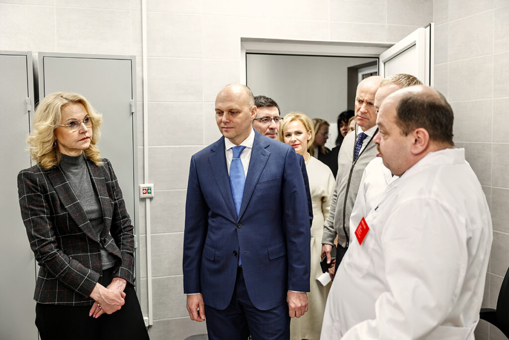 Голикова и Беспрозванных осмотрели новую поликлинику в Калининграде, которая откроется в январе