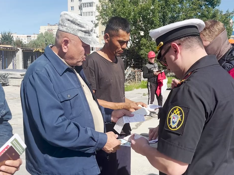 В Калининградской области готовят масштабные ограничения для мигрантов: под запрет попадёт работа курьерами