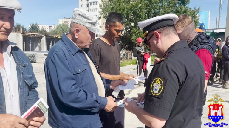 В Калининградской области готовят масштабные ограничения для мигрантов: под запрет попадёт работа курьерами