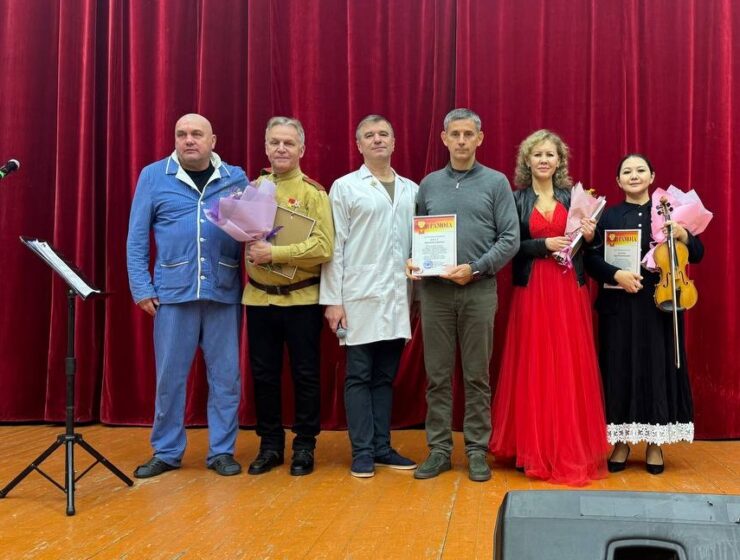 Александр Брух организовал концерт для бойцов в госпитале Солнечногорска