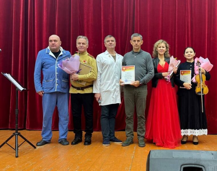 Александр Брух организовал концерт для бойцов в госпитале Солнечногорска