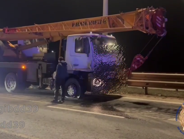 На Северном обходе Калининграда грузовик устроил массовое ДТП с семью автомобилями