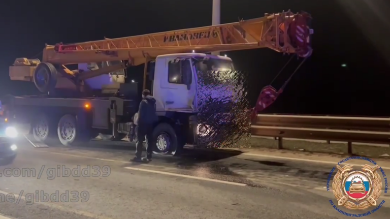 На Северном обходе Калининграда грузовик устроил массовое ДТП с семью автомобилями