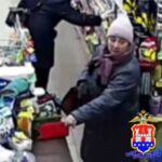 Полиция Калининграда разыскивает женщину, подозреваемую в краже из магазина