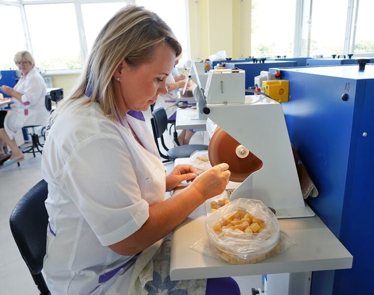 Янтарный комбинат удвоил объём сырья для местных мастеров