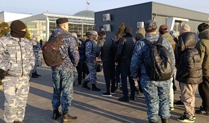 Нелегальные мигранты из Калининграда встретят Новый год на родине