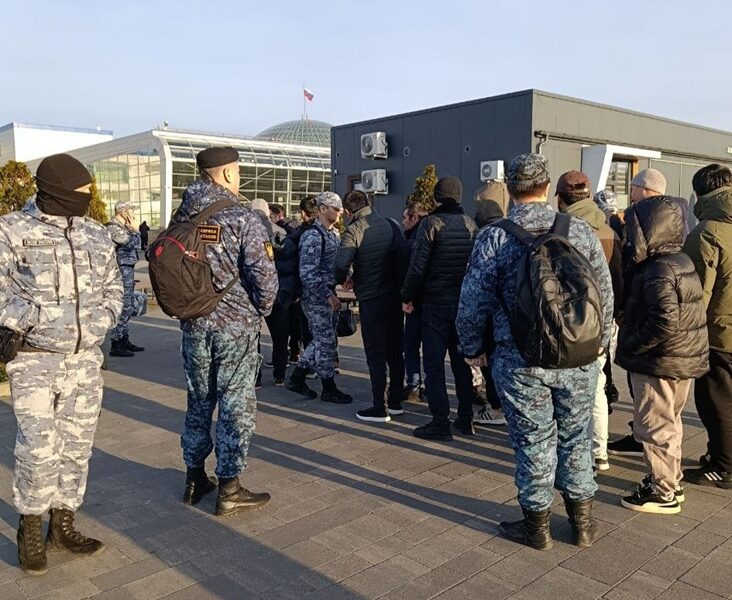 Нелегальные мигранты из Калининграда встретят Новый год на родине