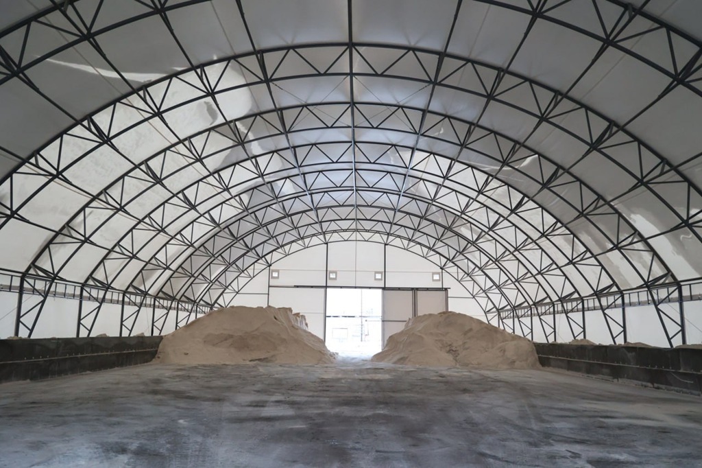 Калининградские коммунальщики отчитались о рекордном объеме убранного с улиц снега