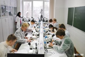 Юные биологи Калининграда прошли практический тур олимпиады