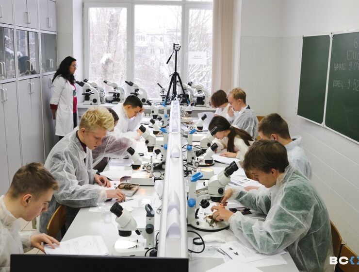 Юные биологи Калининграда прошли практический тур олимпиады