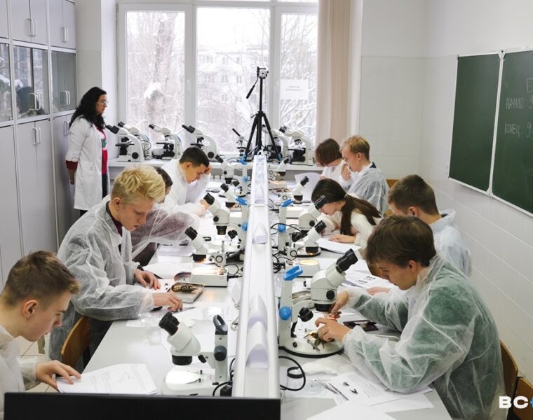 Юные биологи Калининграда прошли практический тур олимпиады